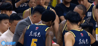 硬件出了问题！比赛进入暂停 广东现场大屏幕花了