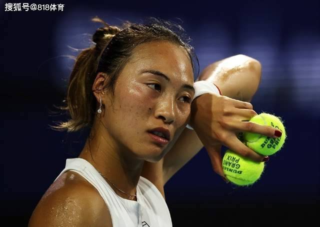 心疼!郑钦文被萨巴伦卡2-0横扫无缘迈阿密4强,对炒皇延续6连败